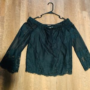 Off the shoulder lace quarter sleeve